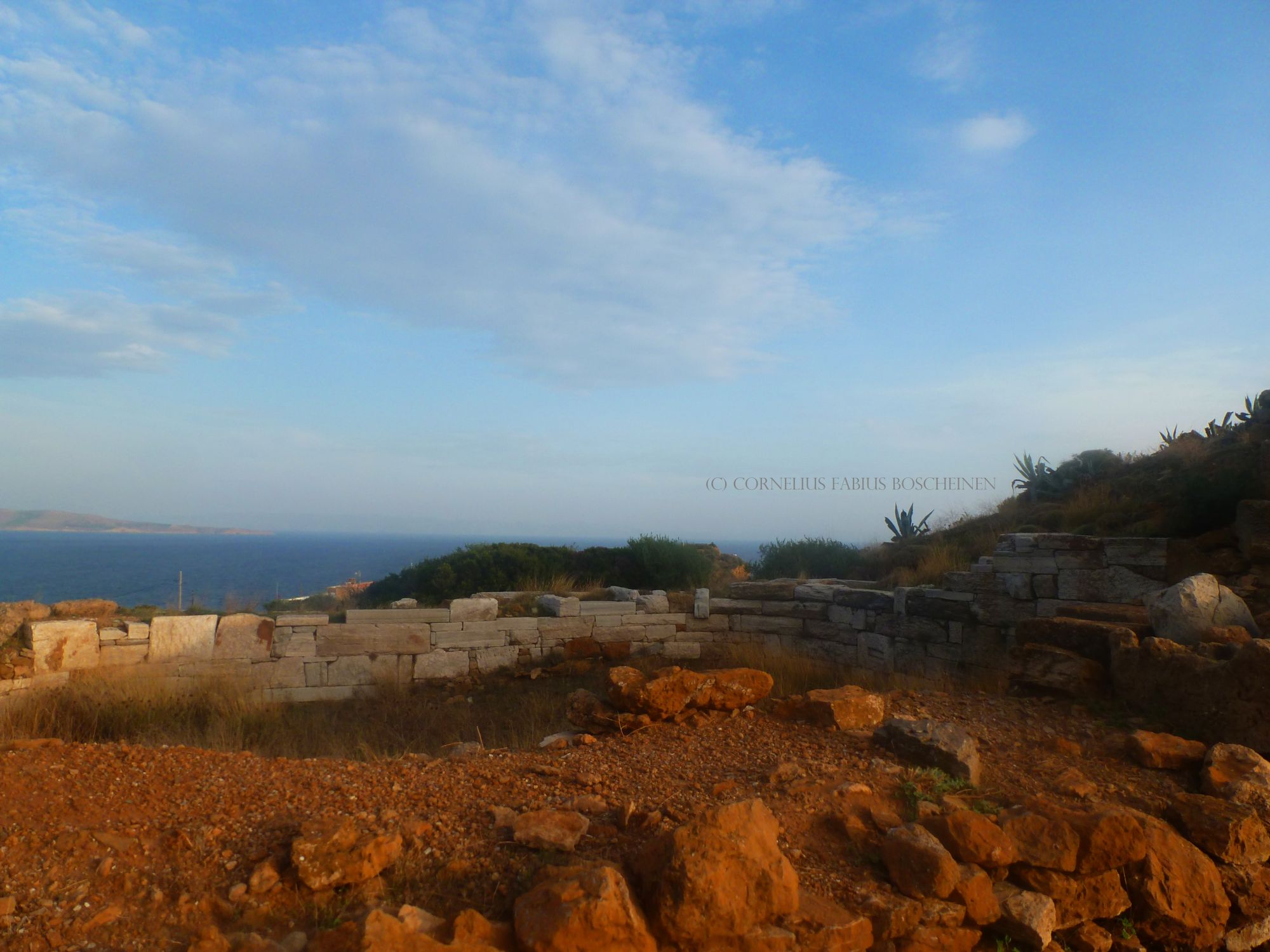 Reste der antiken Stadtbefestigung am Kap Sounion.