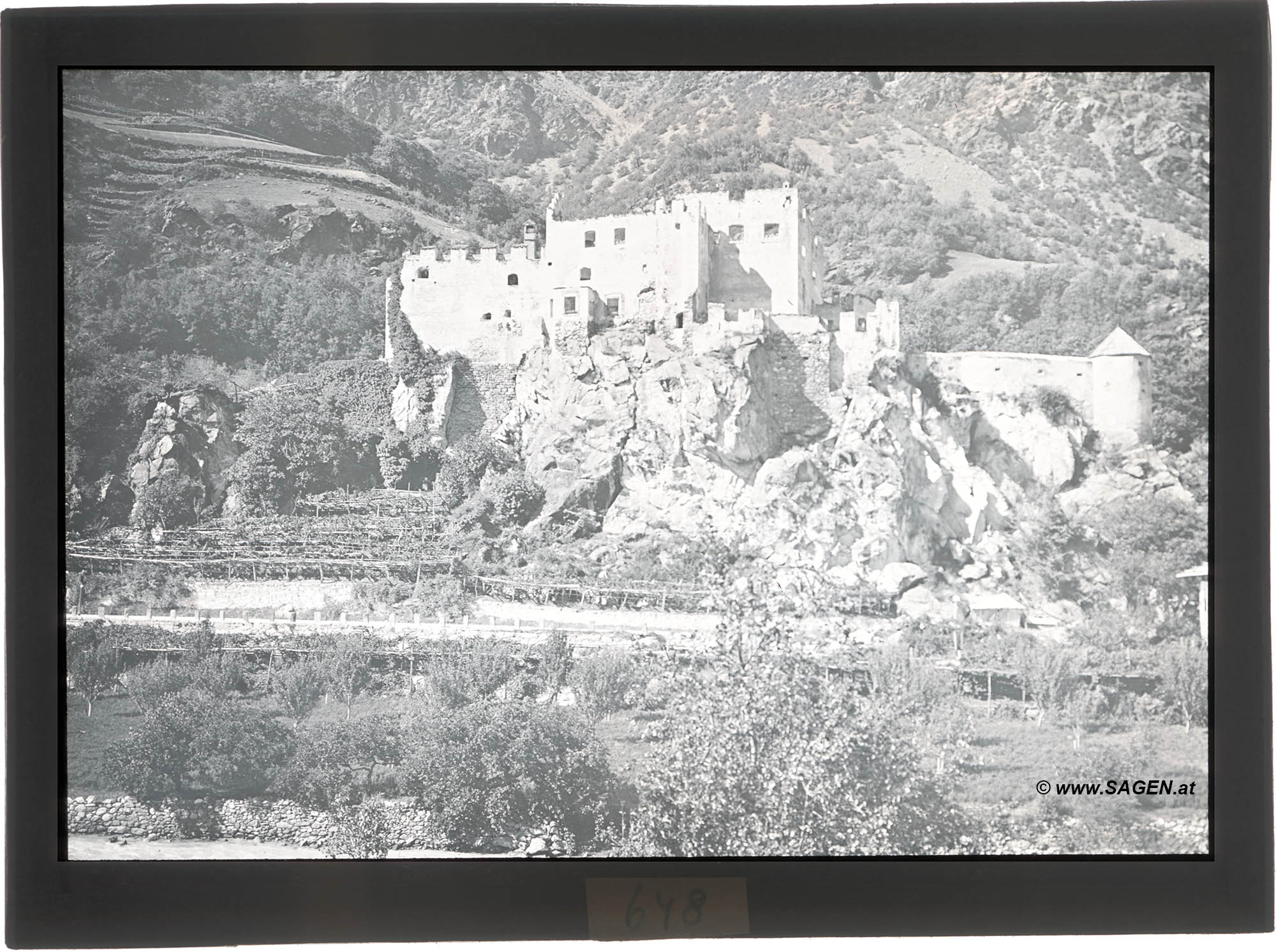 Ruine Kastelbell - Glasdia schwarz-weiß frühes 20. Jahrhundert