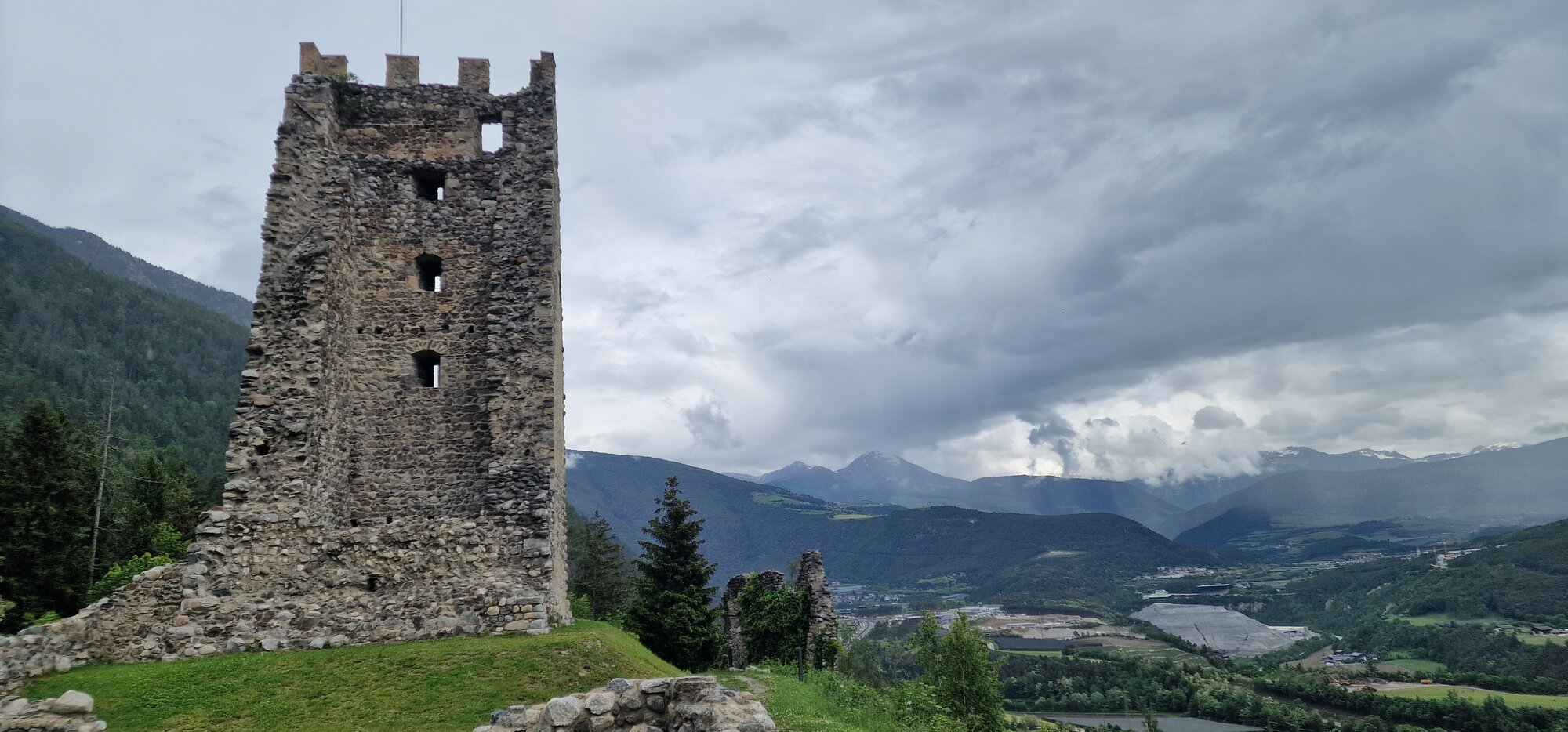 Ruine von Schloss Salern