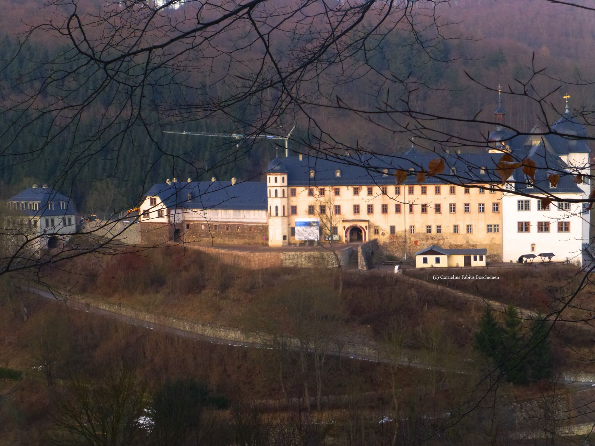 südliche Seitenfront vom Stolberger Schloss. Wanderung zur Lutherbuche.