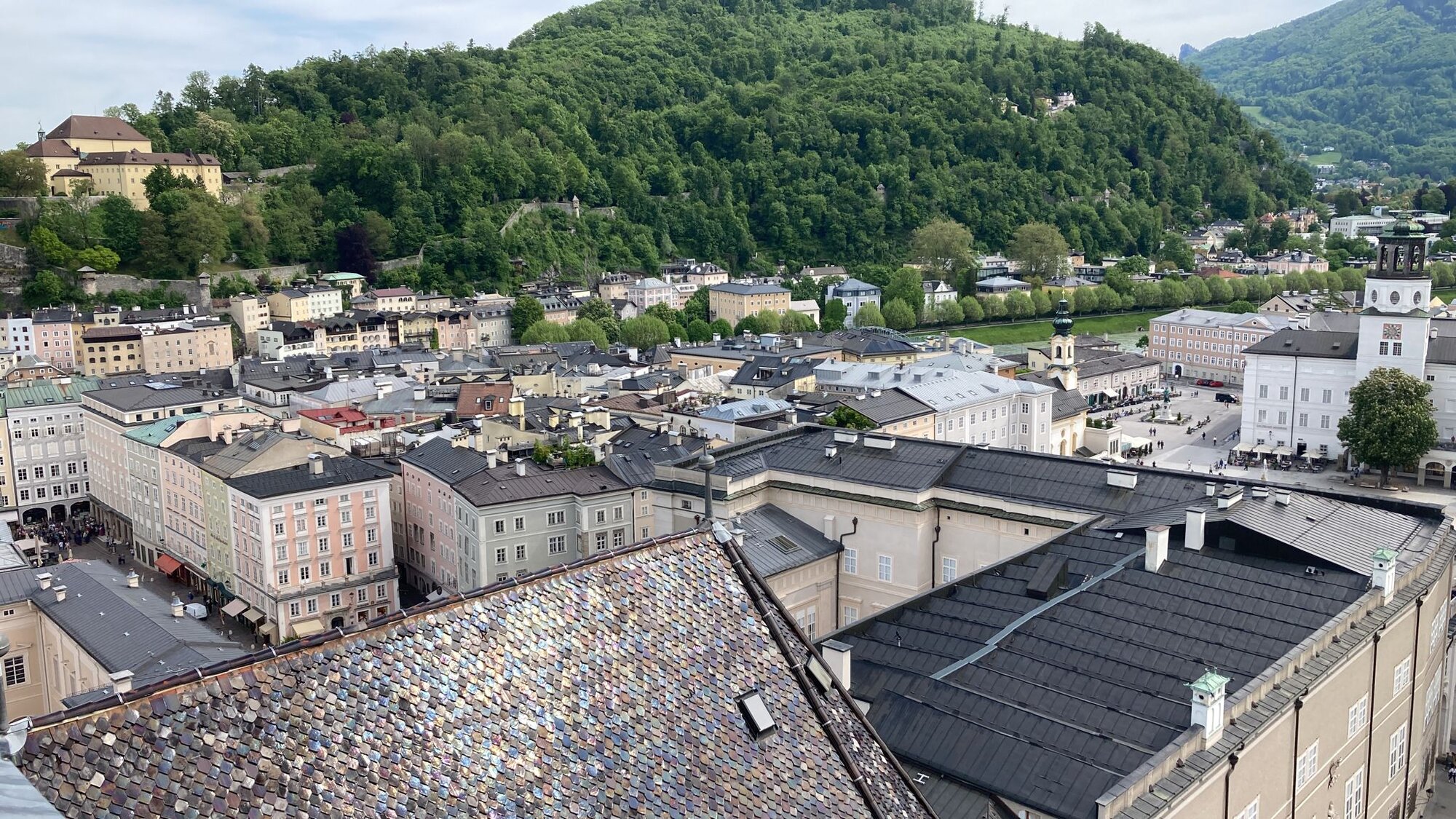 Salzburg, Blick zum Kapuzinerberg vom Turm der Franziskanerkirche