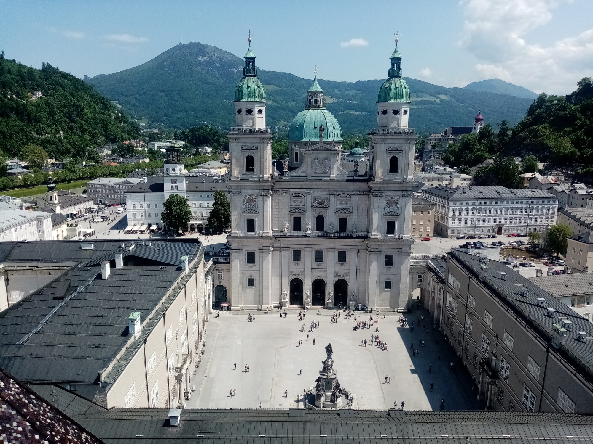 Salzburger Dom und Domplatz vom Turm der Franziskaner Kirche