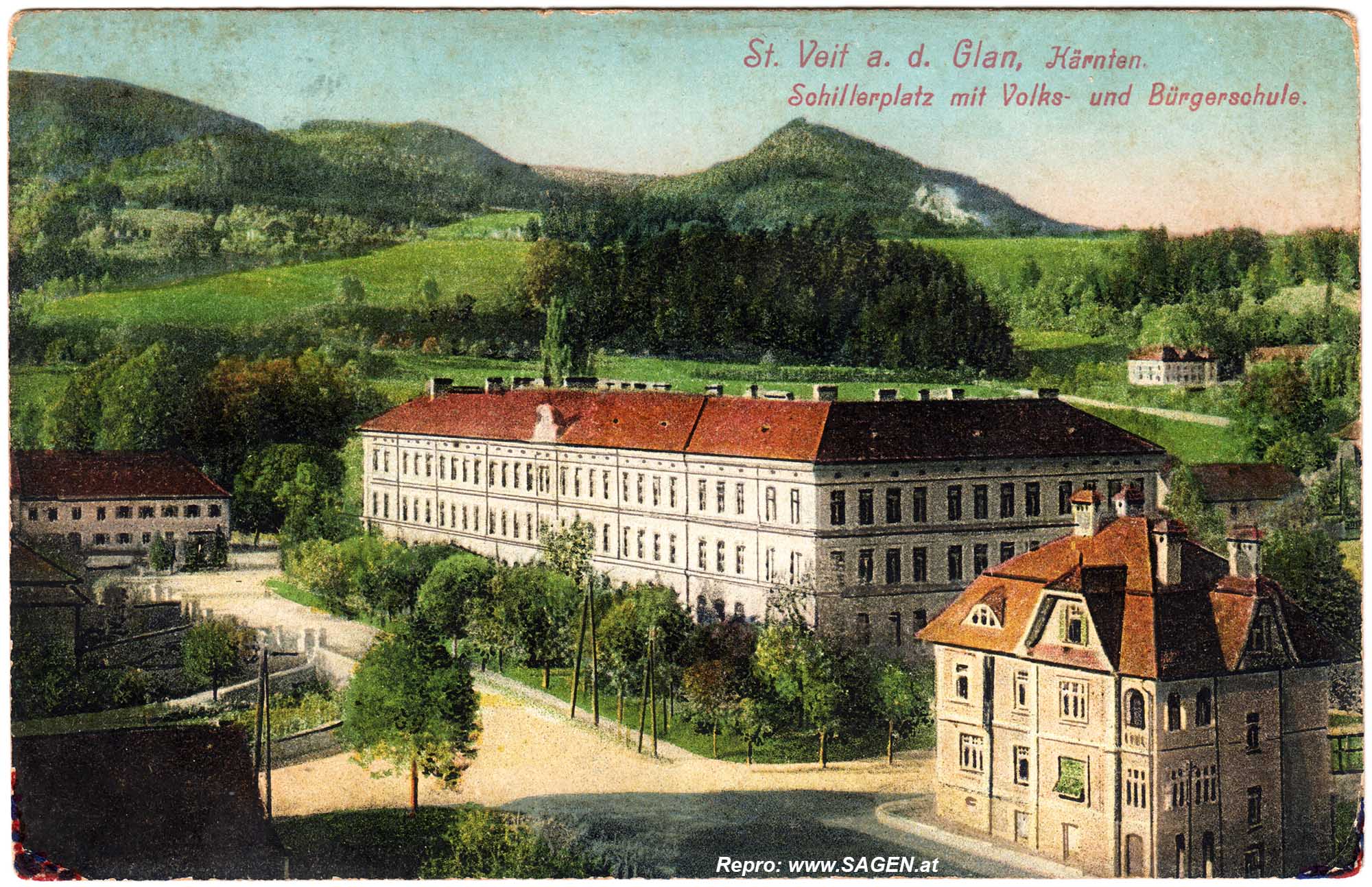 Sankt Veit an der Glan, Schillerplatz mit Volksschule