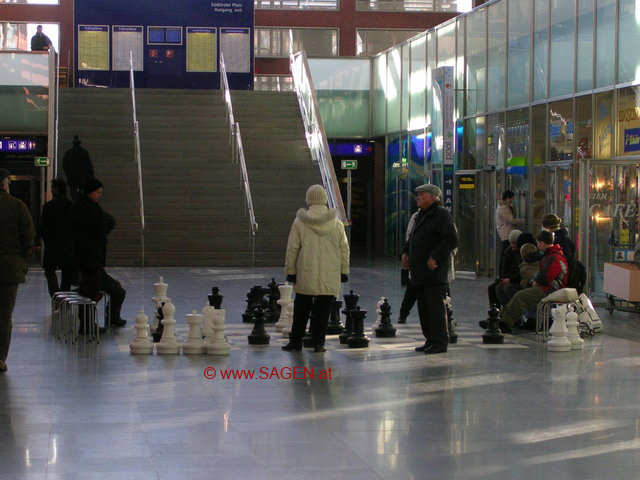 "Schach Matt" am Innsbrucker Bahnhof