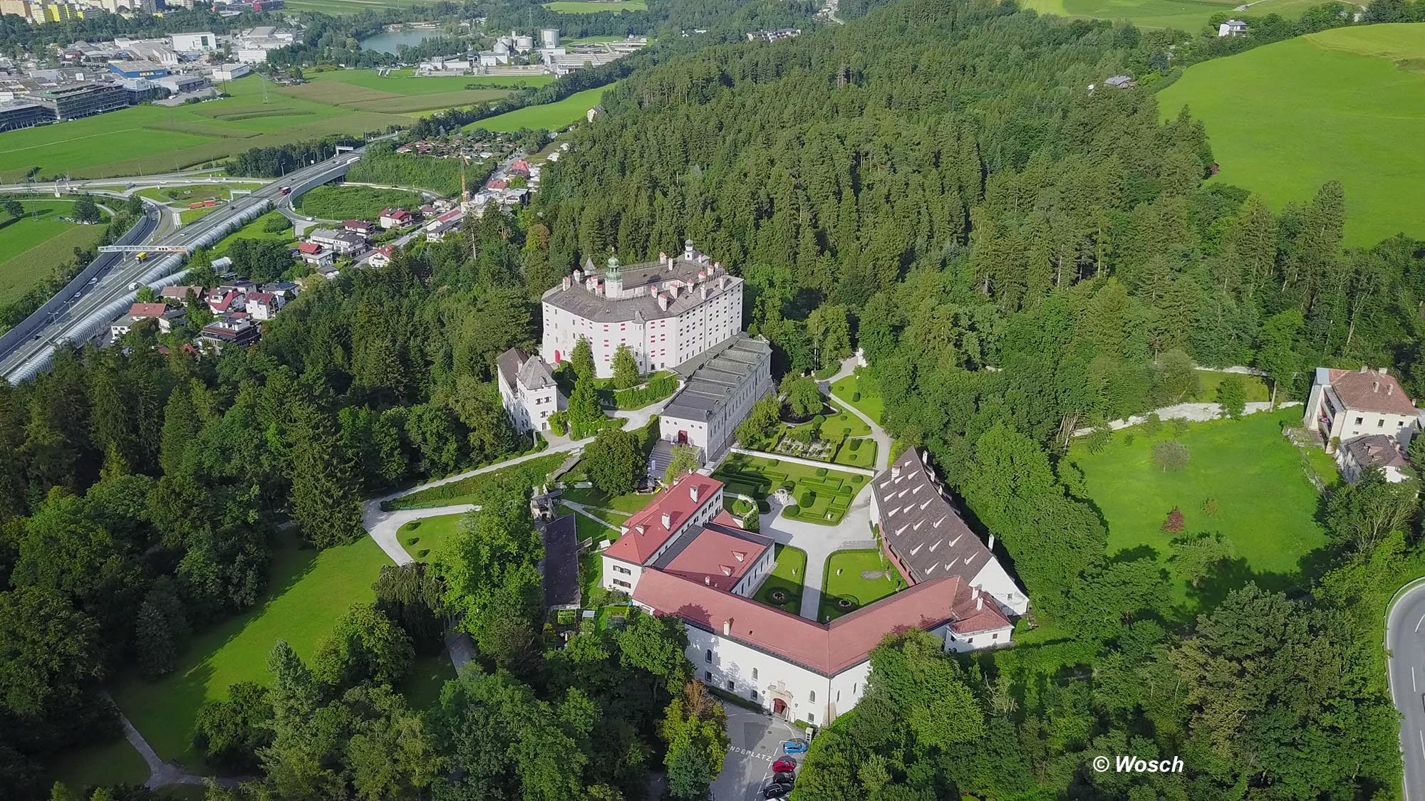 Schloss Ambras vom Copter