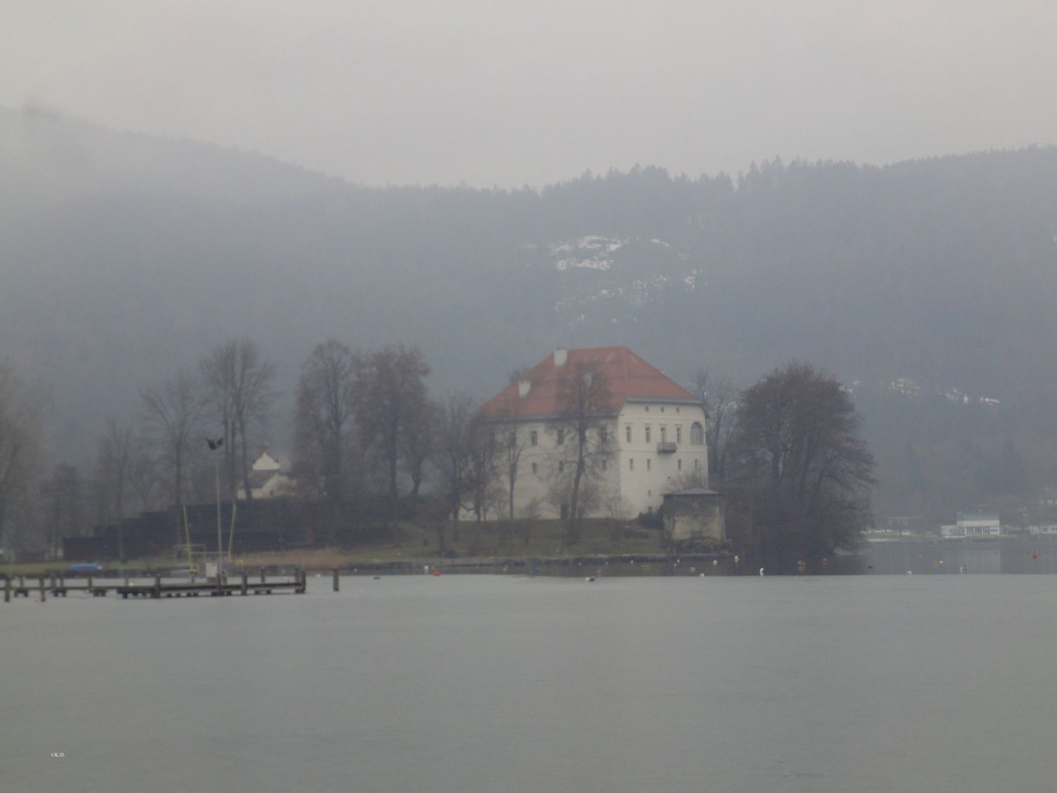 Schloss Loretto (Klagenfurt) im Februarnebel