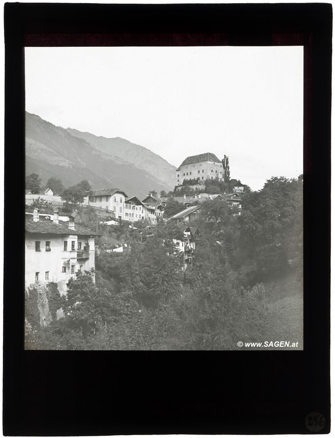 Schloss Schenna, Glasdia schwarz-weiß frühes 20. Jahrhundert