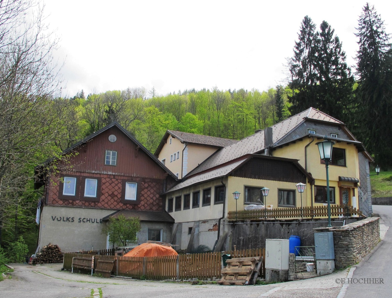 Schule und Gasthof