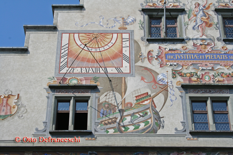 Sonnenuhr am Alten Rathaus in Lindau (Hinterseite)
