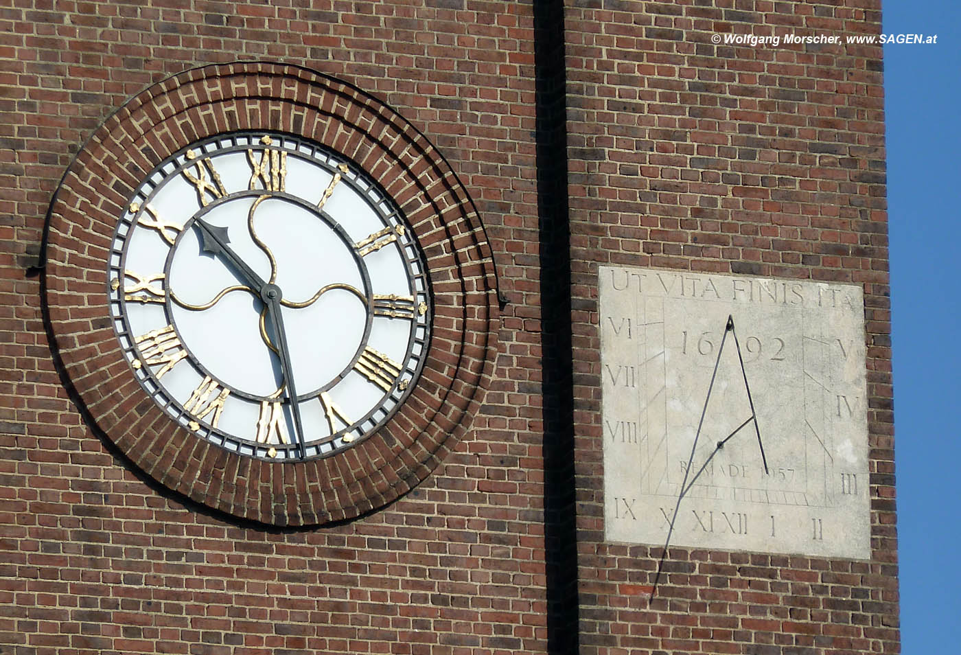 Sonnenuhr Chelsea Old Church, London