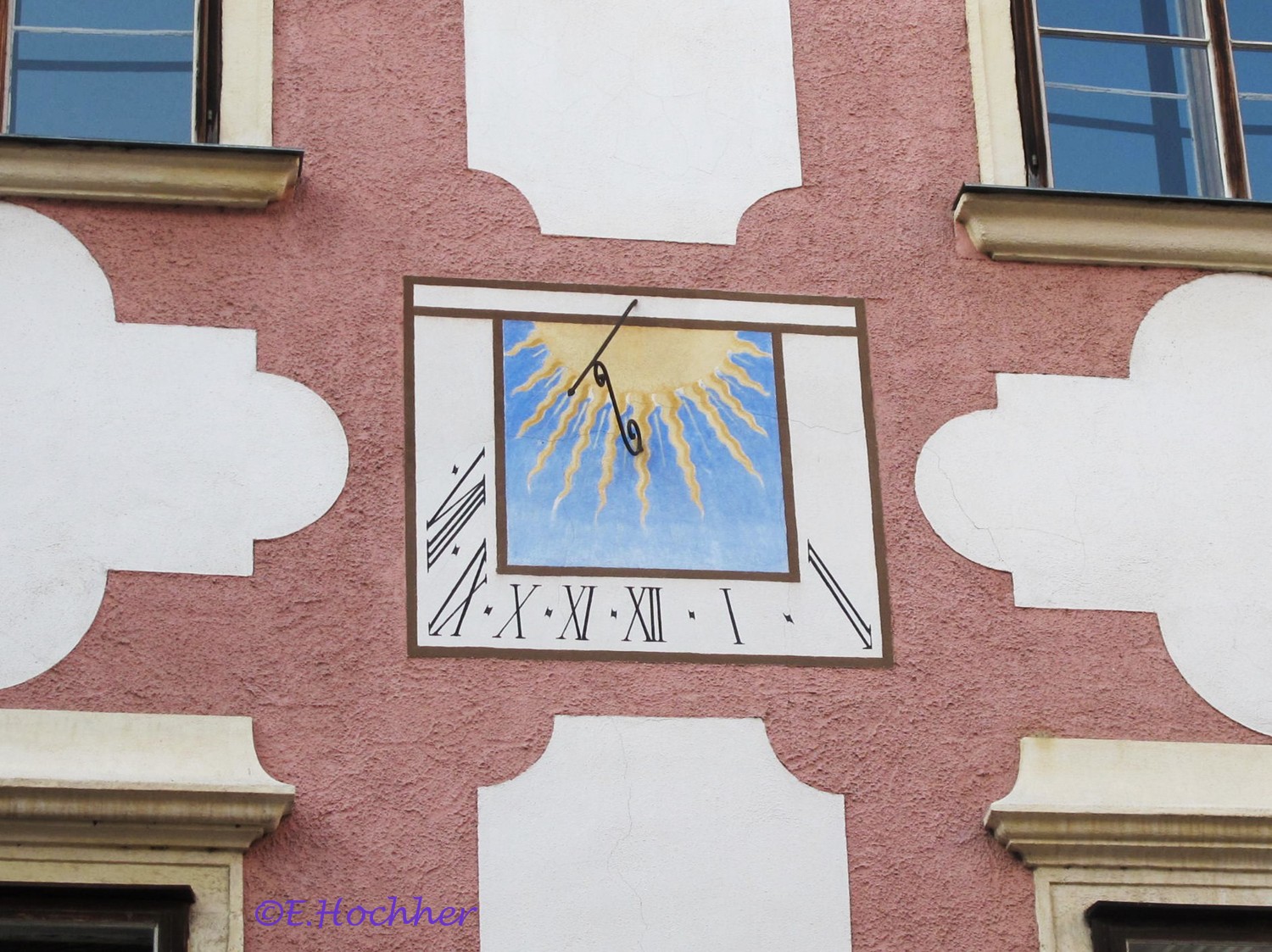 Sonnenuhr im Schlosshof