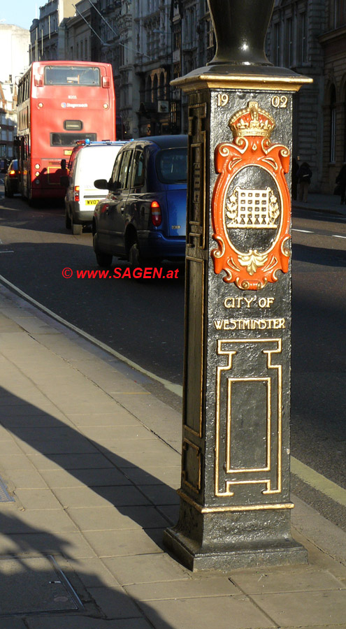 Stadtmöbel in Westminster mit Wappen