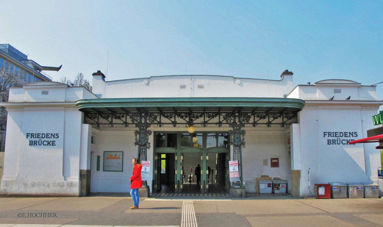 Station Friedensbrücke