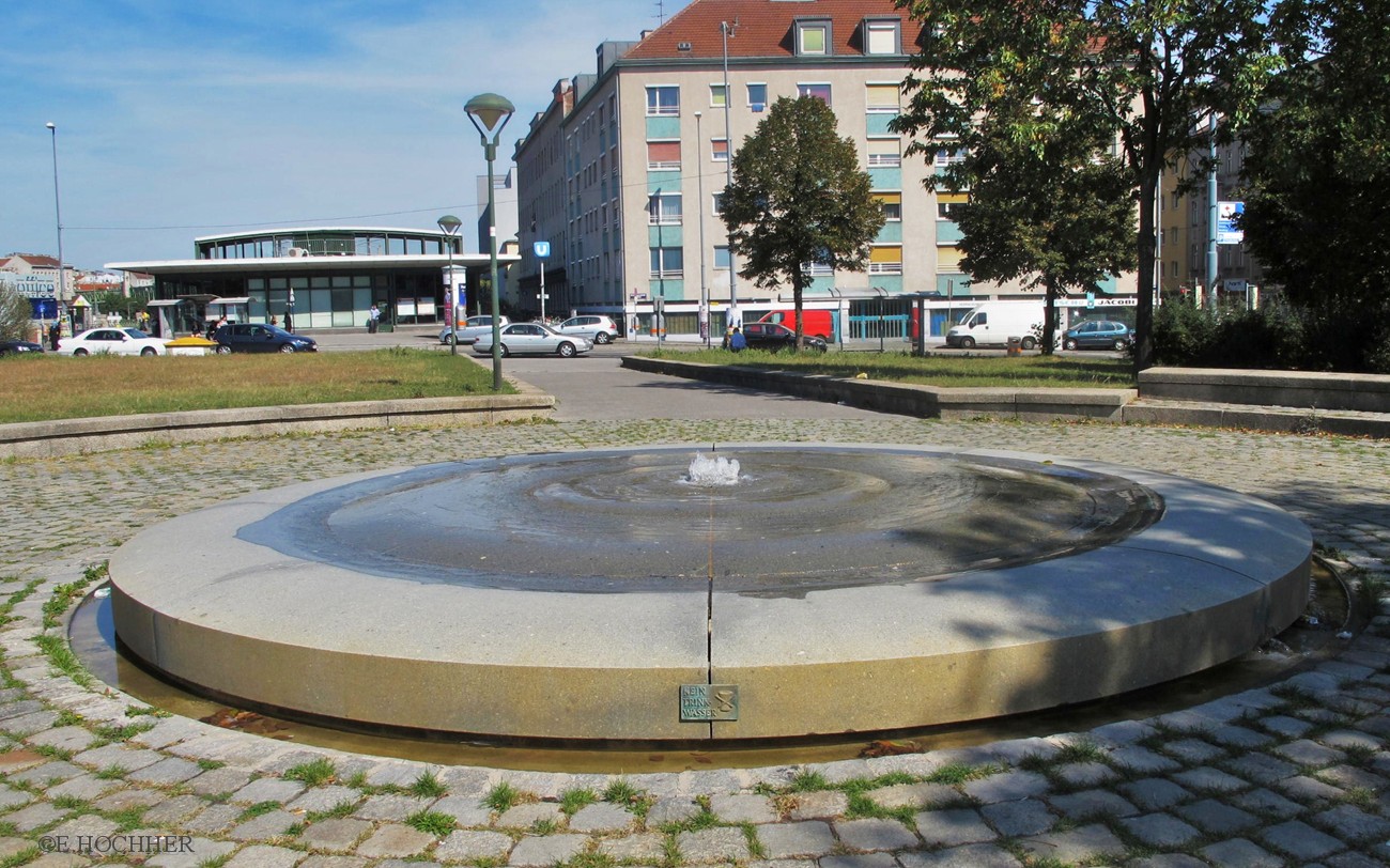 Stempel – Brunnen bei der U4-Station Längenfeldgasse