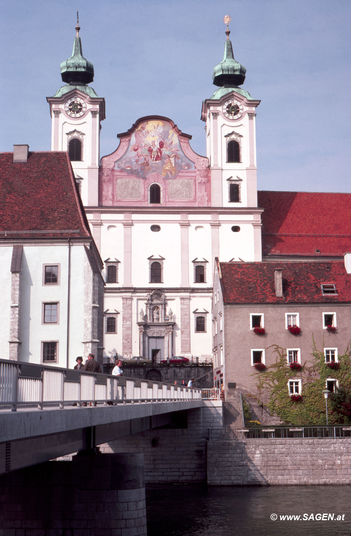 Steyr, Steyrbrücke und Michaelerkirche um 1980