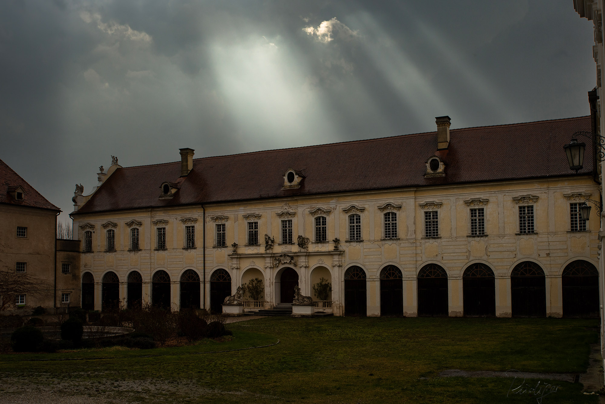 Stift Altenburg, Großer Stiftshof mit dem Marmortrakt des Benediktinerklosters