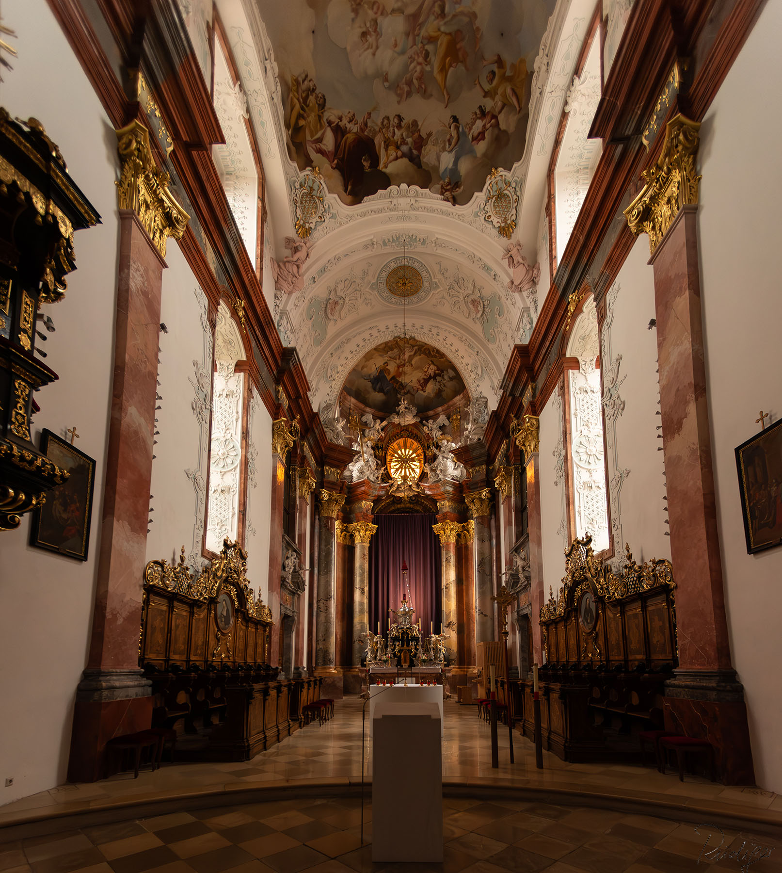 Stift Altenburg, Kirche und Altar