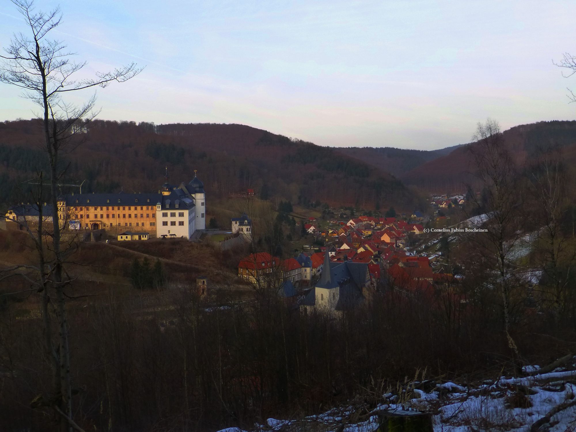 Stolberger Schloss thront über Stolberg. Wanderung zur Lutherbuche.