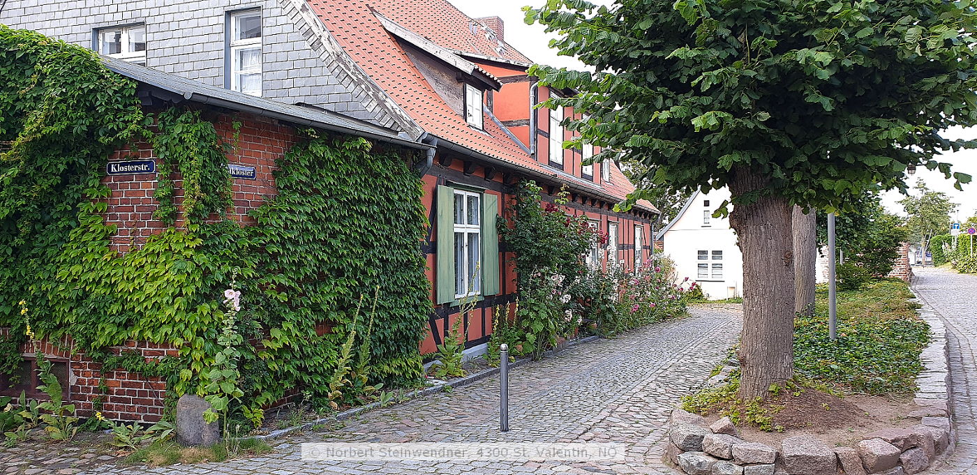 Stralsund - Ecke Klosterstraße-Heilgeistkloster (Gasse)