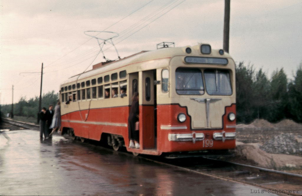 Suche: Straßenbahn in einer Stadt an der Wolga