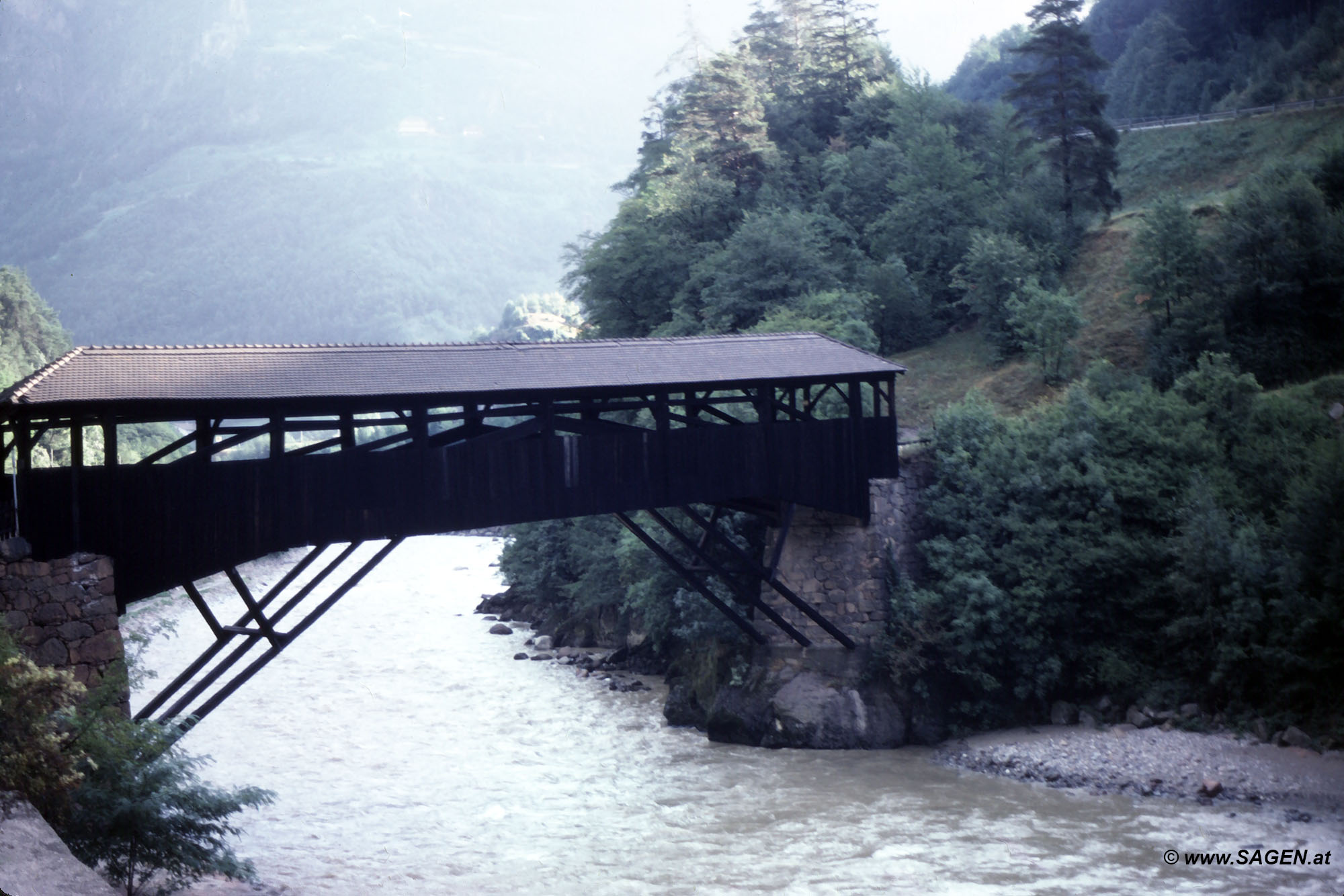 Törggele Brücke im Eisacktal