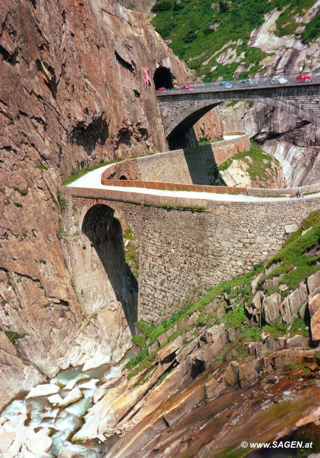 Teufelsbrücke in der Schöllenenschlucht