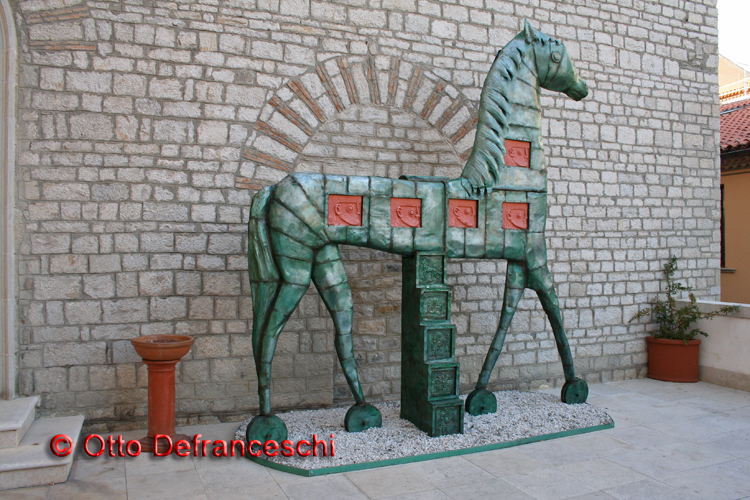 Trojanisches Pferd am Eingang zum Museum von Potenza