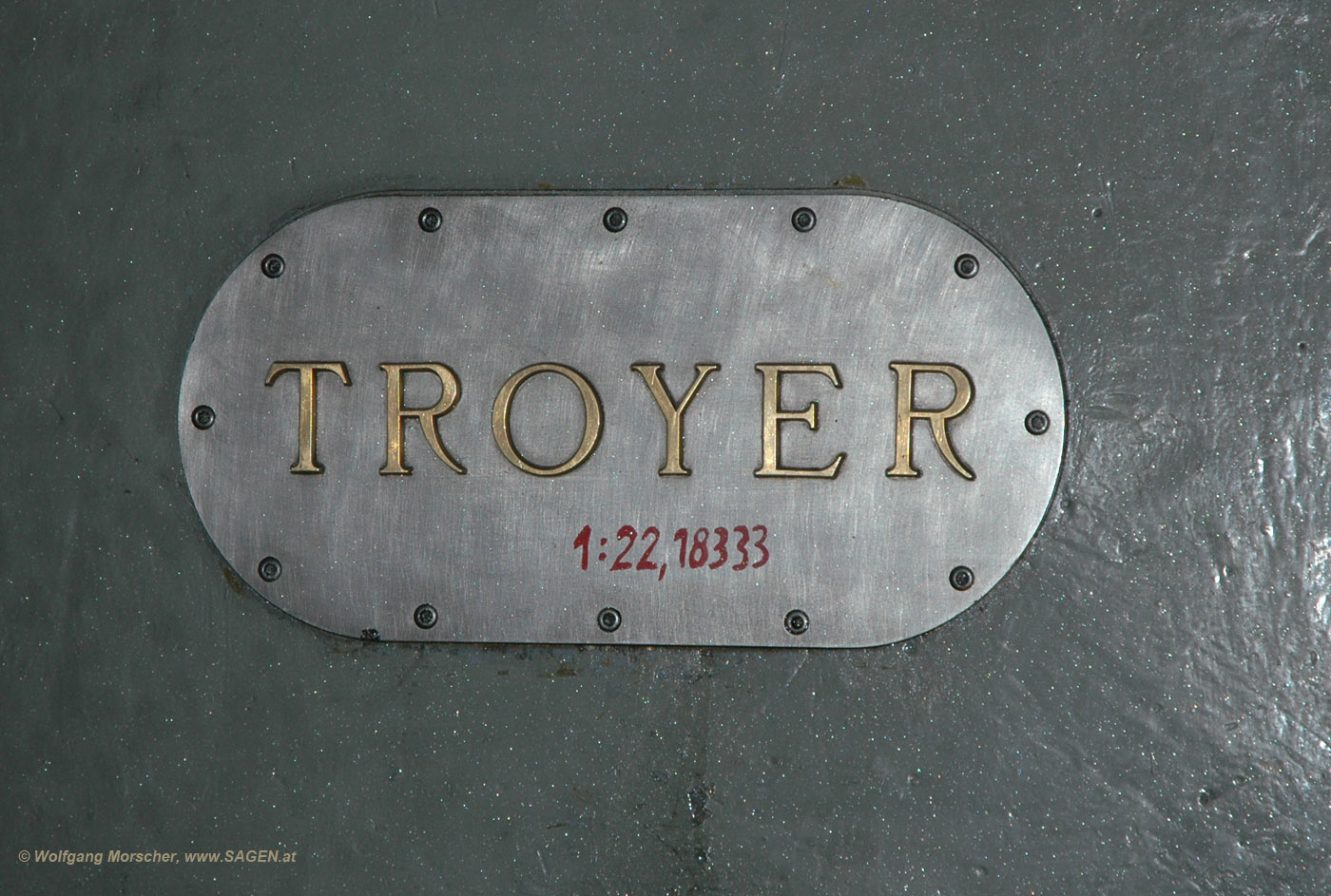 "Troyer" - Firmenschild