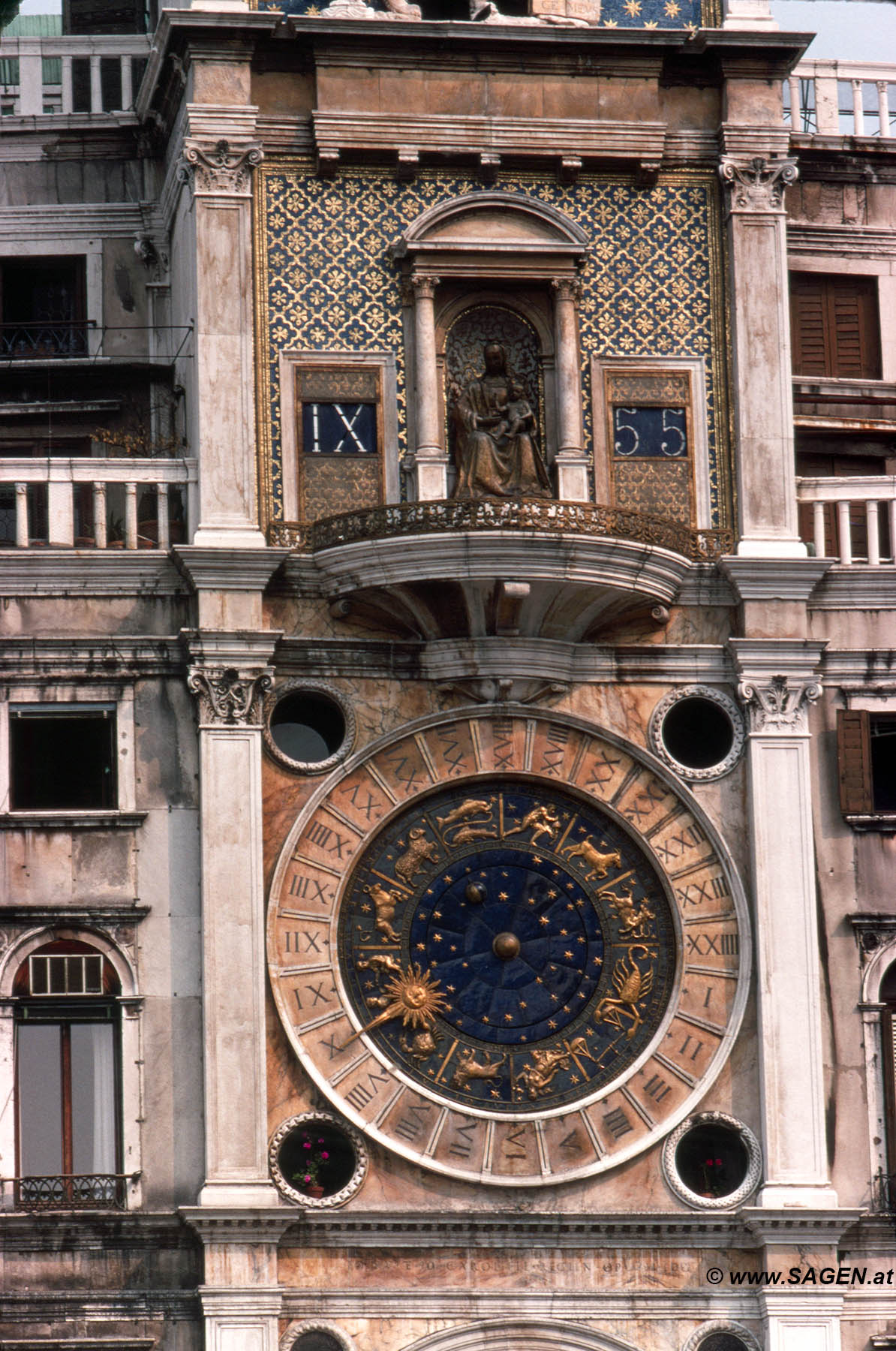 Venedig Uhrturm Fassade