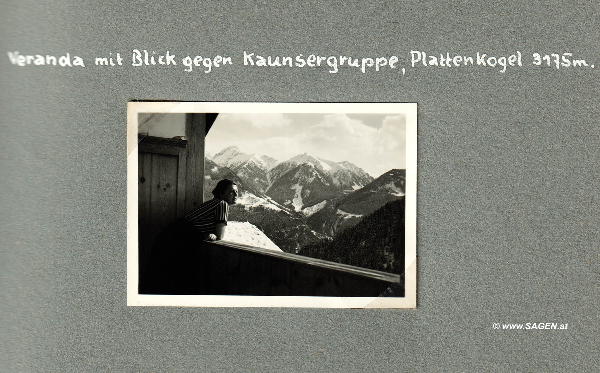 Veranda mit Blick gegen Kaunsergruppe, Plattenkogel (Schi-Urlaub 1936 in Serfaus, Tirol)