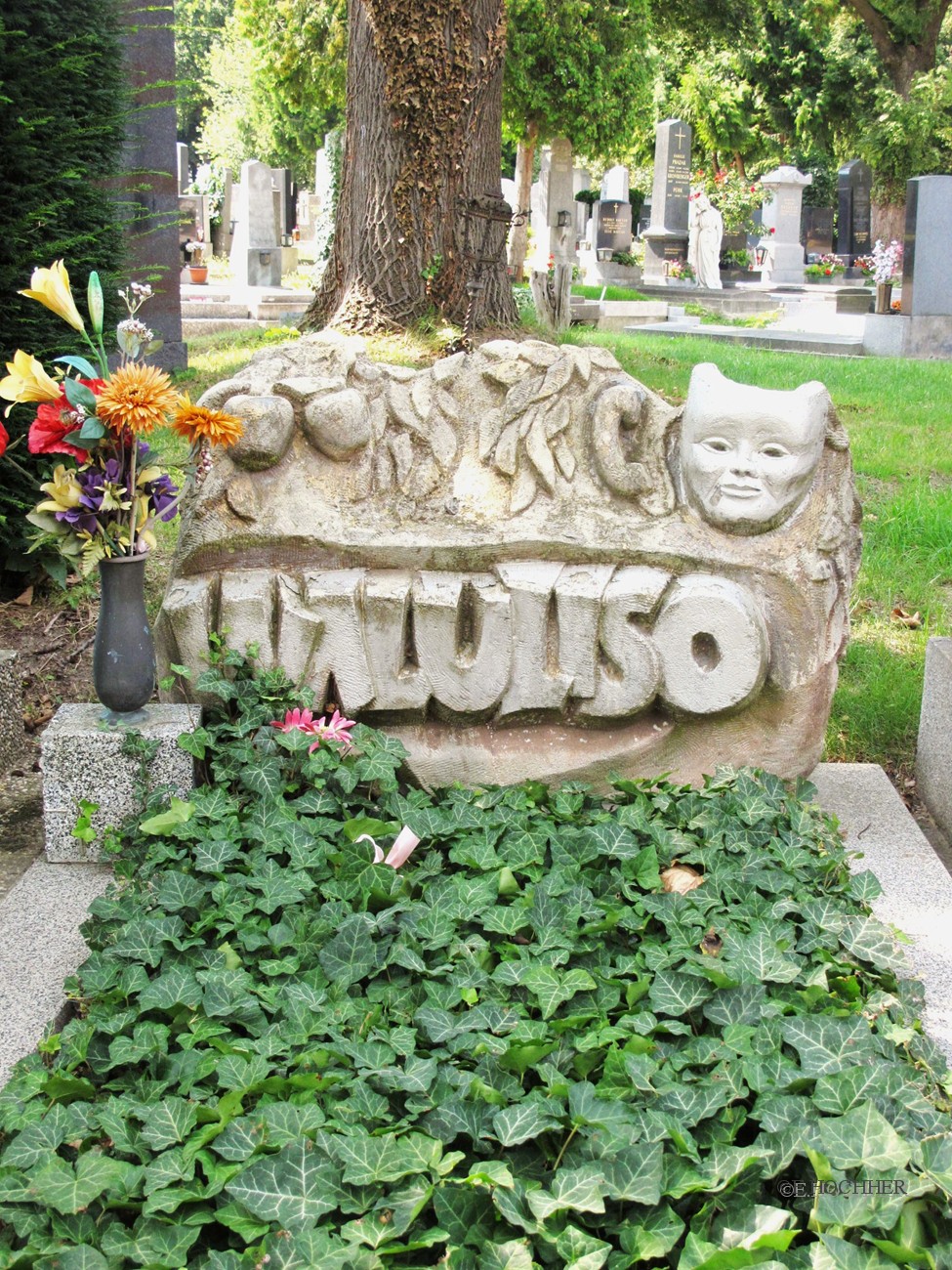 WALULISO Grab Wiener Zentralfriedhof