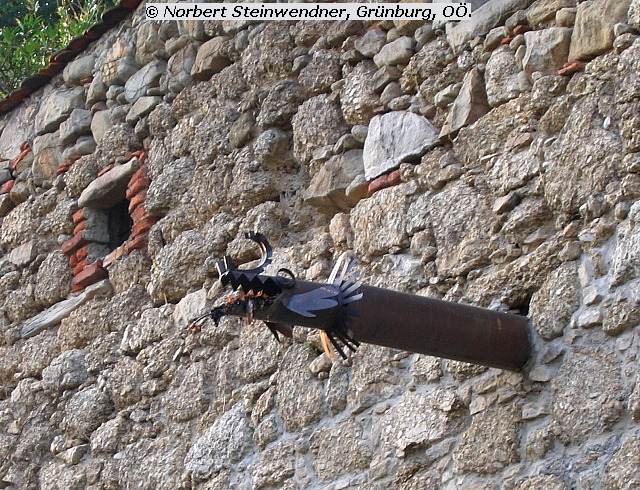 Wasserspeier an Burgmauer