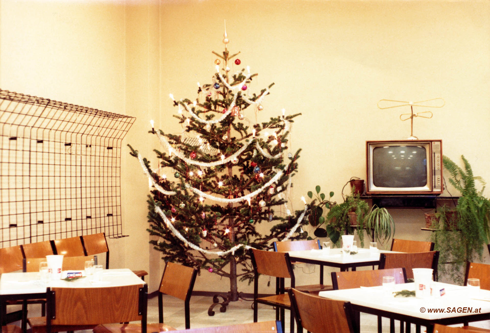 Weihnachtsfeier im Betrieb um 1970