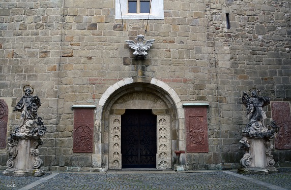 Westportal der Pfarrkirche von Tulln (NÖ)
