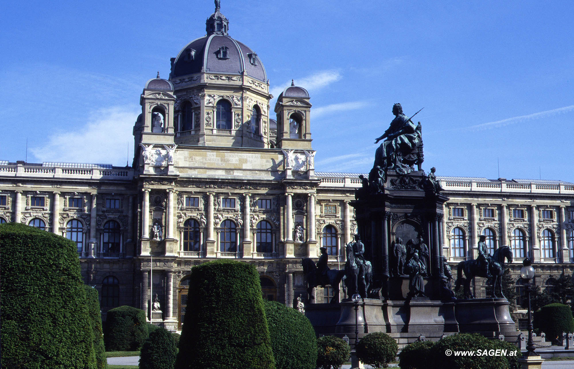 Wien, Kunsthistorisches Museum mit Maria-Theresien-Denkmal