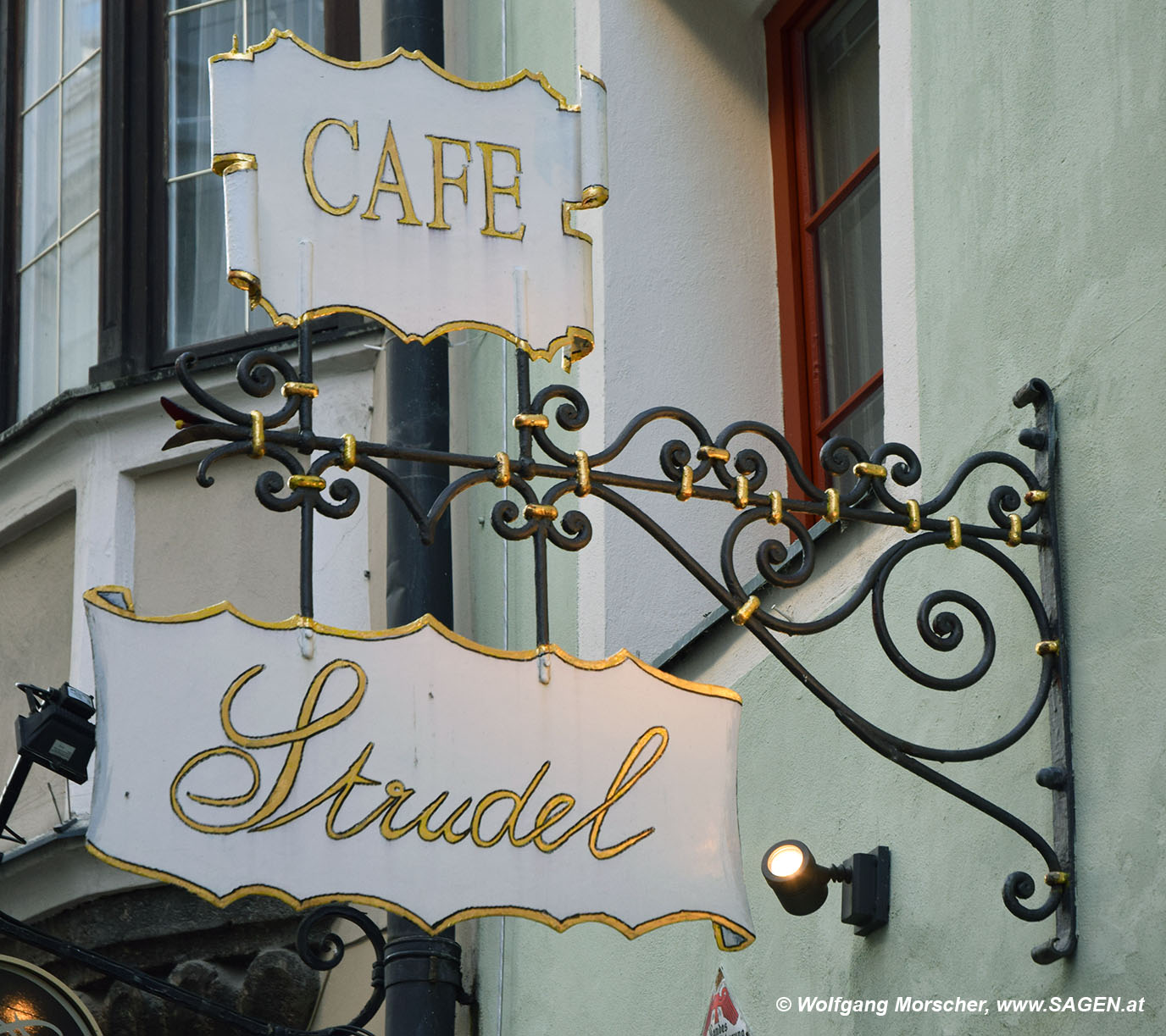 Wirtshausausleger Cafe Strudel