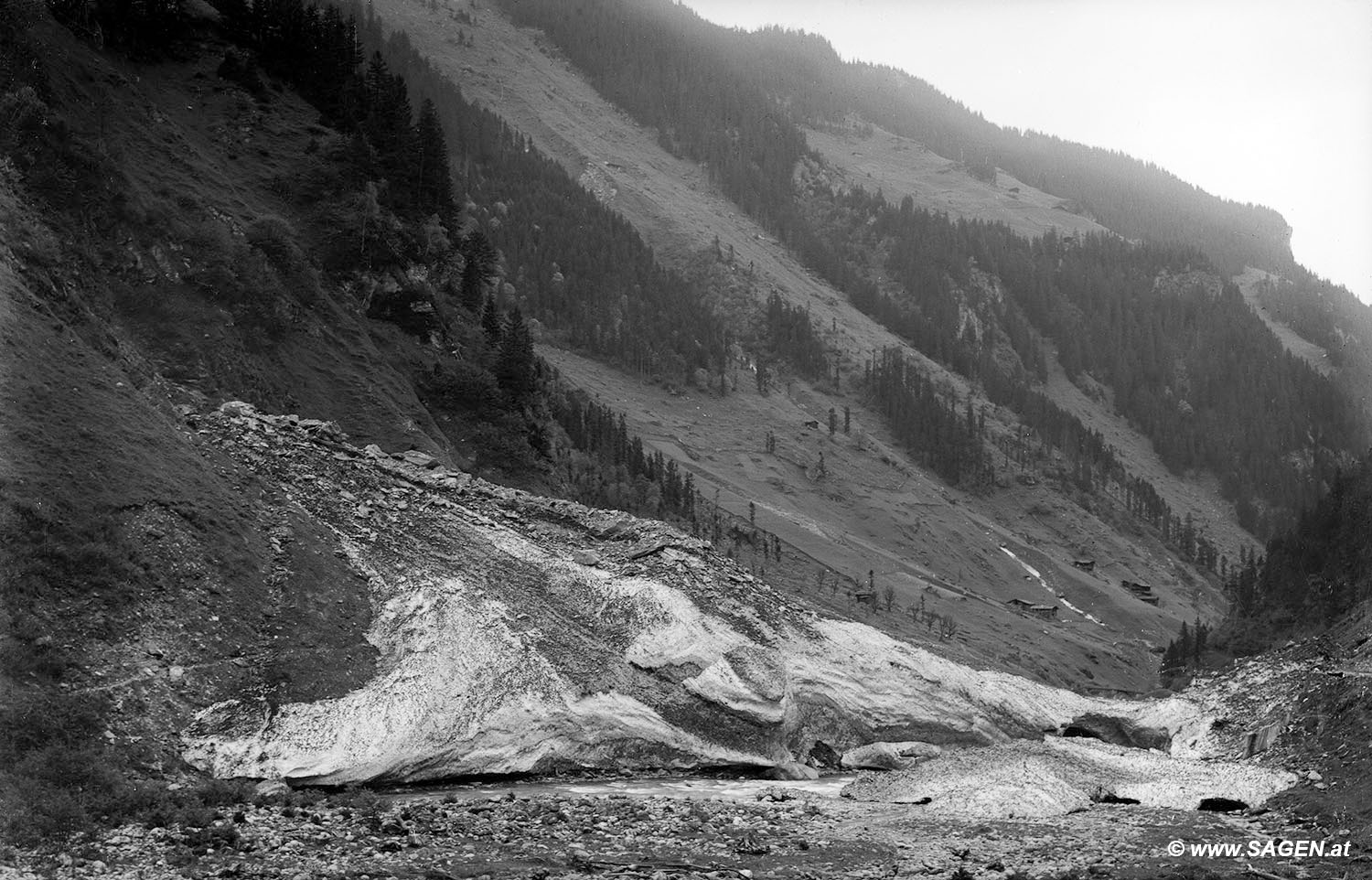 Zillertal, Floitengrund mit Lawinenkegel hinter der Baumgartenalm, 14. Juli 1919